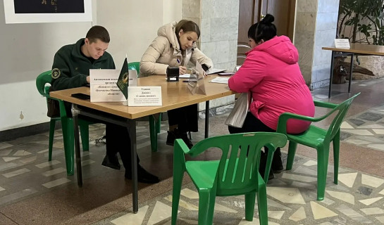 Новосибирская область продолжает выездную поддержку участников СВО и их семей — консультация прошла в Краснообске